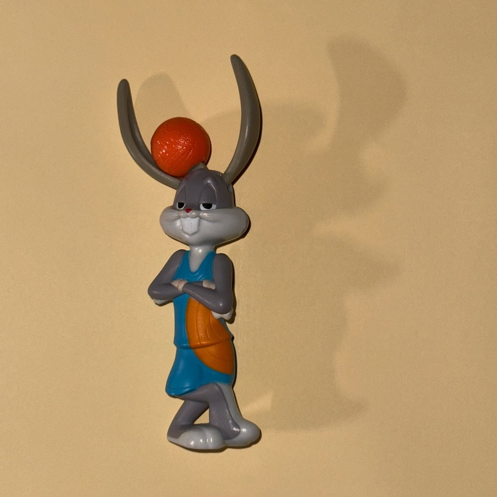 Basketball Bugs Bunny Figure with Ball